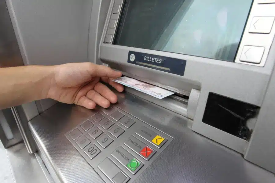 Seguridad en cajeros automáticos en Chile: ¿Por qué siempre debes presionar la tecla “Cancelar”?